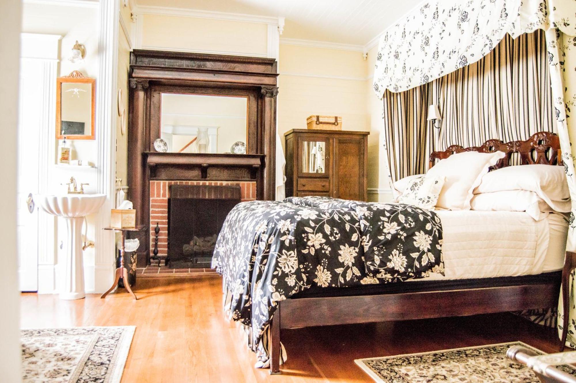 Mountain Rose Inn Woolwine エクステリア 写真